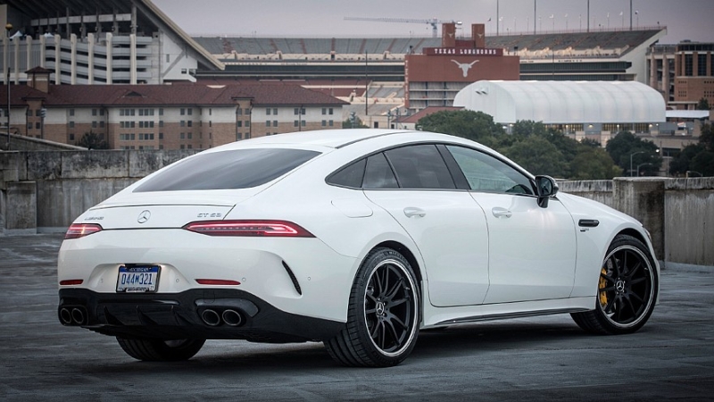 Седан Mercedes-AMG GT: новые изображения