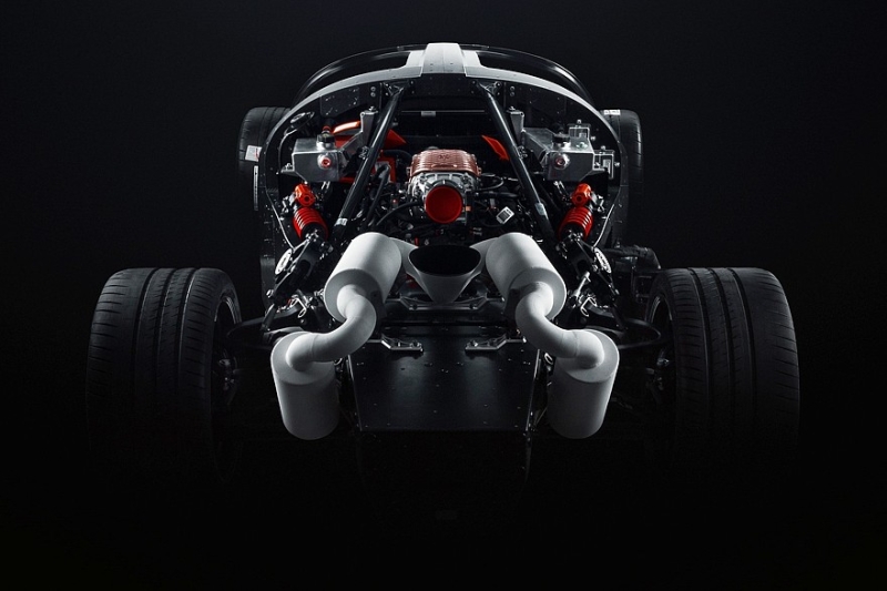 Серийный De Tomaso P72: завораживающие формы, мощный V8 и никаких экранов в салоне