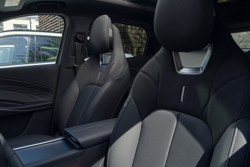 В России cтартовали продажи кроссовера Omoda C7, все цены известны