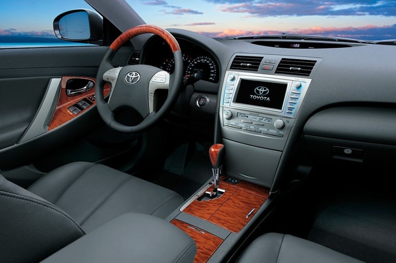 Выбираем седан D-класса с пробегом за миллион рублей: почти премиум и императорское качество