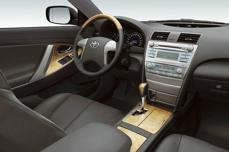 Выбираем седан D-класса с пробегом за миллион рублей: почти премиум и императорское качество