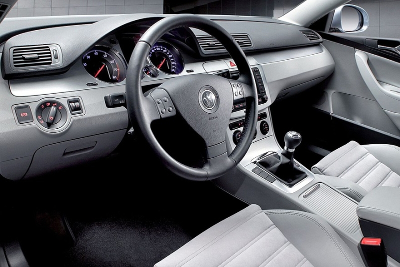 Выбираем седан D-класса с пробегом за миллион рублей: почти премиум и императорское качество