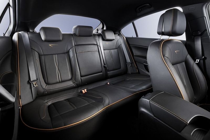 Выбираем седан D-класса с пробегом за миллион рублей: почти премиум и императорское качество