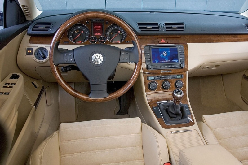 Выбираем седан D-класса с пробегом за миллион рублей: почти премиум и императорское качество