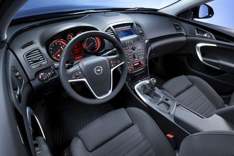 Выбираем седан D-класса с пробегом за миллион рублей: почти премиум и императорское качество