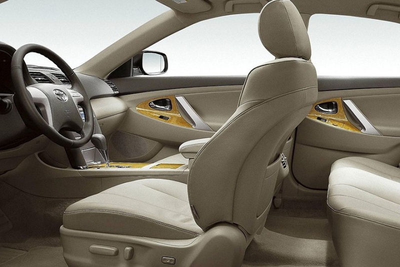 Выбираем седан D-класса с пробегом за миллион рублей: почти премиум и императорское качество