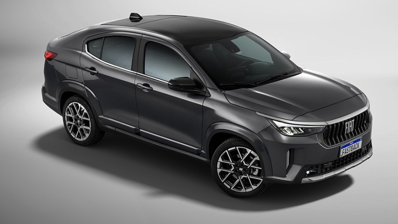 Кросс-купе Fiat Fastback обновилось в стиле Pulse, цены известны