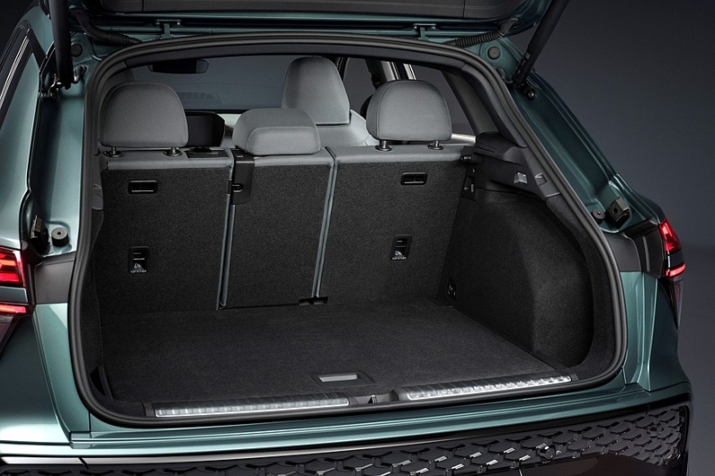 Новый Audi Q3: странности в эргономике, отделка из вторсырья и прежняя платформа