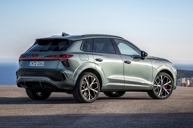 Новый Audi Q3: странности в эргономике, отделка из вторсырья и прежняя платформа