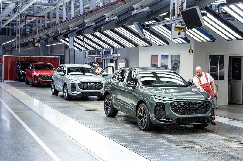 Новый Audi Q3: странности в эргономике, отделка из вторсырья и прежняя платформа