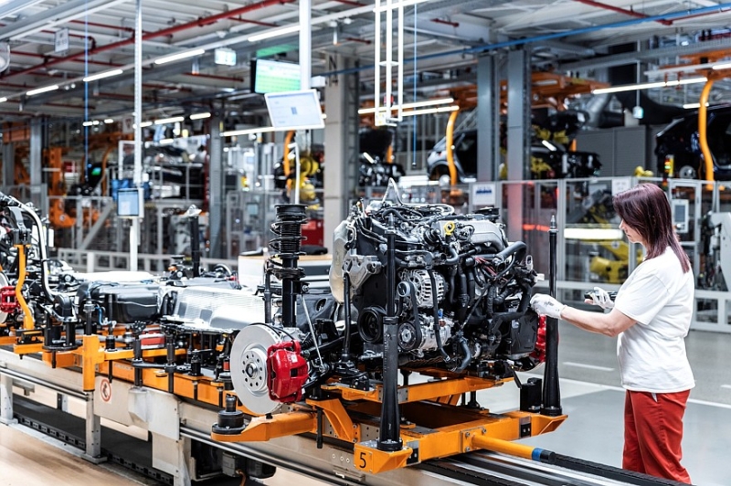 Новый Audi Q3: странности в эргономике, отделка из вторсырья и прежняя платформа