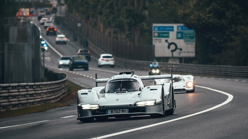 Porsche 963 RSP: дорожная версия спортпрототипа, сделанная для Роджера Пенске