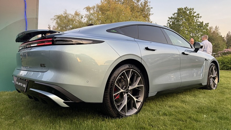 Седан Exlantix ES и кроссовер ET выходят на российский рынок, цены известны