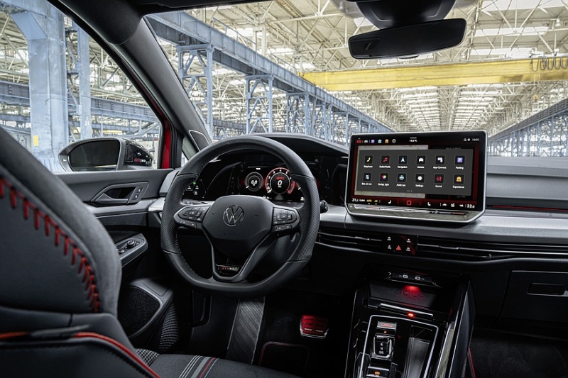 Volkswagen Golf GTI отмечает 50-летие юбилейной версией с форсированным мотором