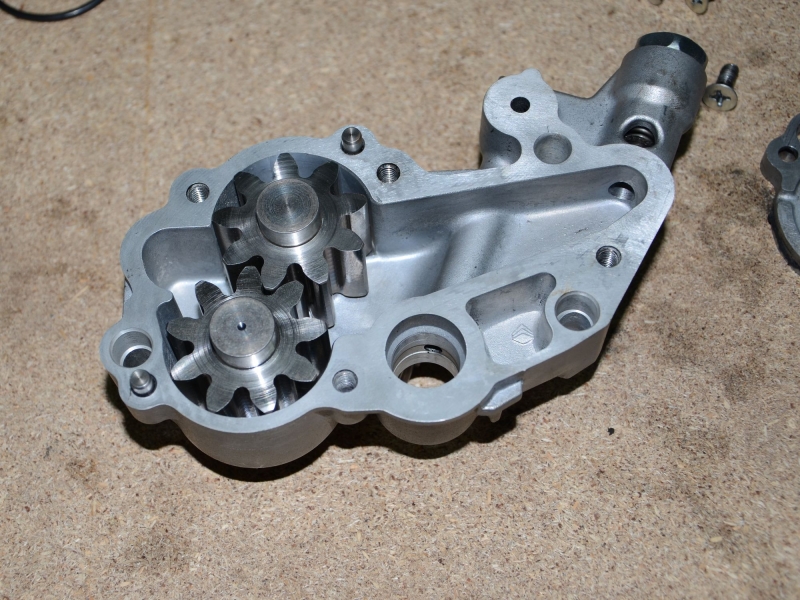 Замкнутый круг и лужа под машиной: как работает масляный насос и почему он выходит из строя