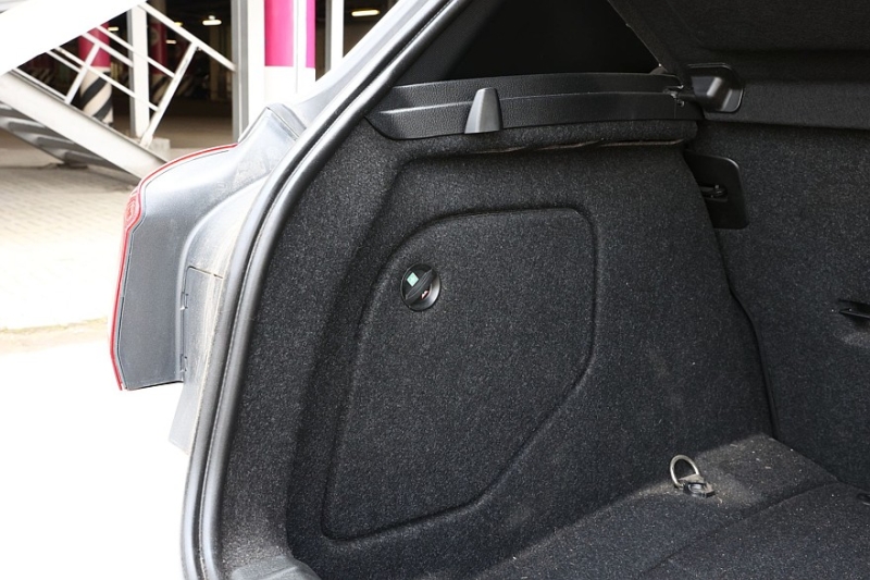 BMW 1 Series II (F20) с пробегом: проблемы тонкого ЛКП и бедненькие, но качественные салоны