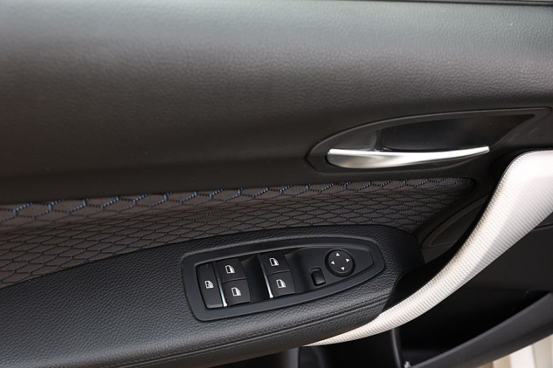 BMW 1 Series II (F20) с пробегом: проблемы тонкого ЛКП и бедненькие, но качественные салоны