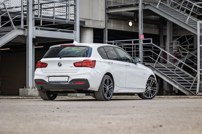 BMW 1 Series II (F20) с пробегом: проблемы тонкого ЛКП и бедненькие, но качественные салоны