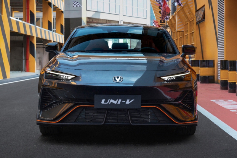 Changan Uni-V с новым дизайном: больше официальных фото