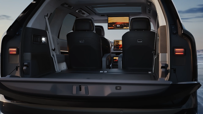 К выходу на рынок готовится флагманский кроссовер Zeekr 9X: салон и подробности о технике