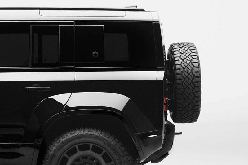 «Слился с тьмой»: у внедорожника Land Rover Defender Octa появился «затемнённый» вариант