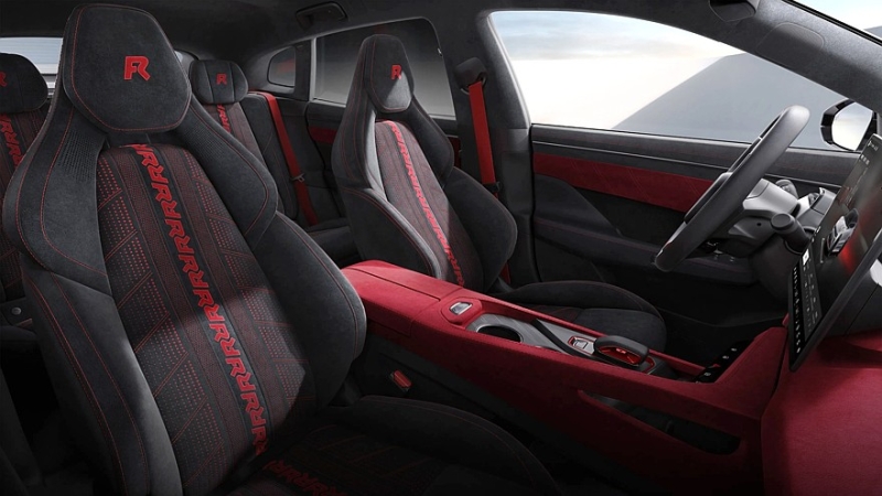 Спортивному лифтбеку Zeekr 001 FR добавят мощности, так как 1265 л.с. уже недостаточно