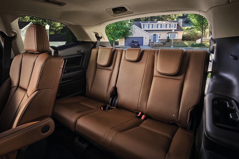 Теряющему покупателей Subaru Ascent пересмотрели список комплектаций и изменили декор