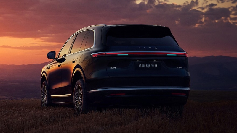 Большой кроссовер AITO M7 второго поколения показался на новых официальных снимках