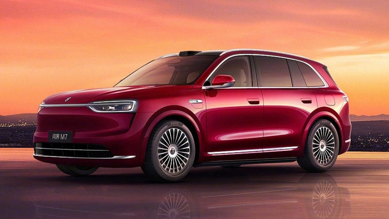 Большой кроссовер AITO M7 второго поколения показался на новых официальных снимках