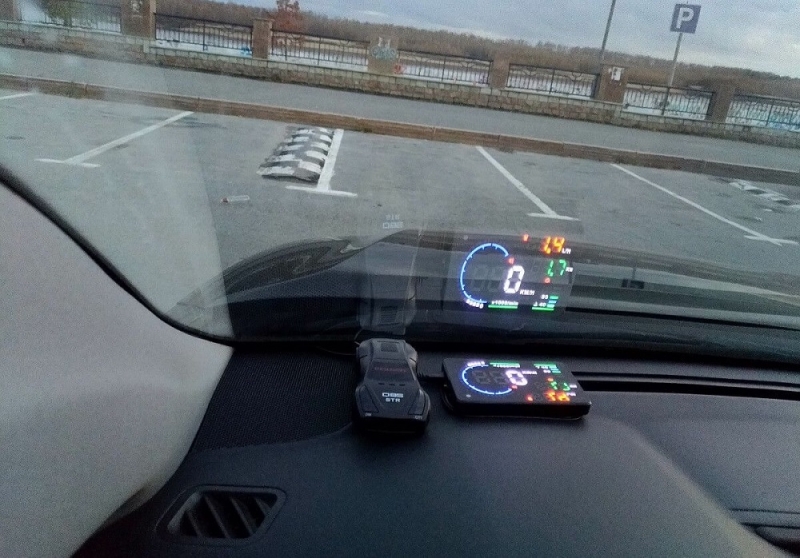 Чем отличается лобовое стекло под проекцию от обычного