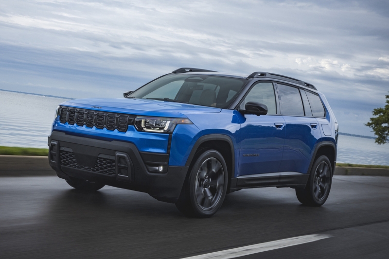 Jeep Cherokee подрос в новом поколении и получил гибридную установку. Цены известны