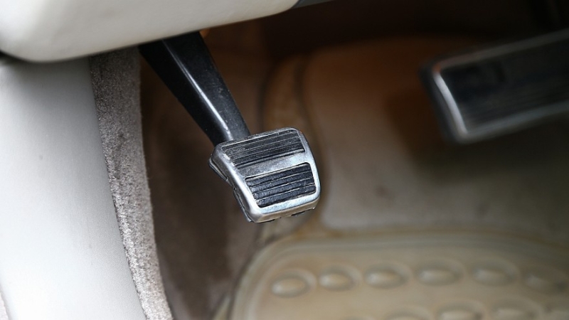 Не надо – стоим, надо – не едем: что ломается в стояночном тормозе и как его проверить