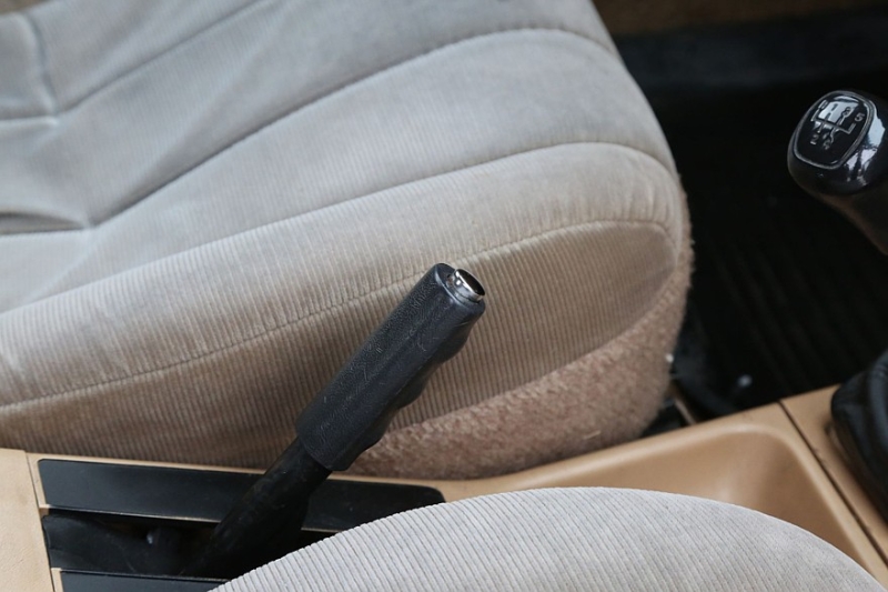 Не надо – стоим, надо – не едем: что ломается в стояночном тормозе и как его проверить