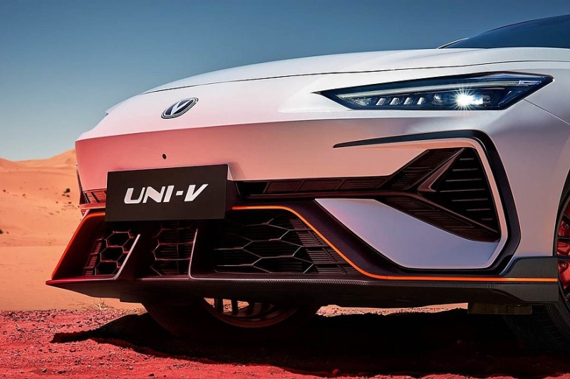 Новый Changan Uni-V выходит на рынок: перекроенный салон и более мощные моторы