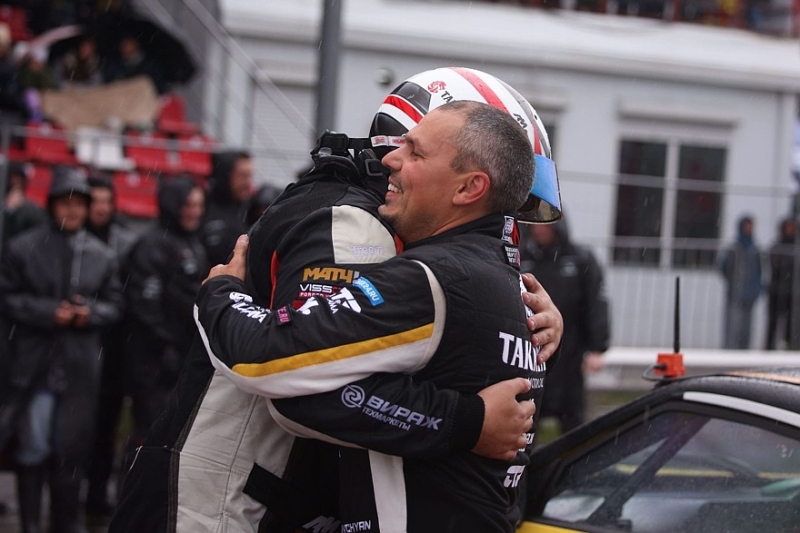 Тимофей Добровольский в сложнейших условиях одержал дебютную победу в RDS GP на «Красном кольце»