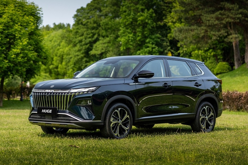 В России стартовали продажи флагманского кроссовера Dongfeng Huge