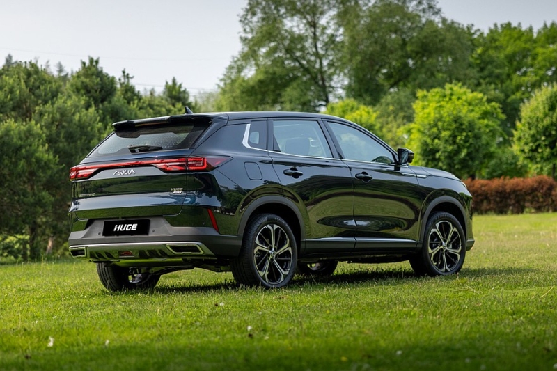 В России стартовали продажи флагманского кроссовера Dongfeng Huge