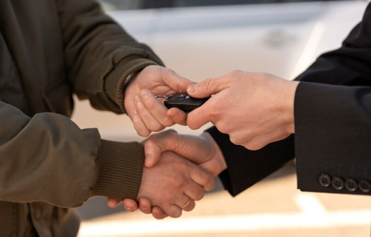 Преимущества аренды авто на выписку из роддома