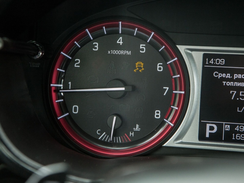 Датчики, проводка, АКБ: почему горит индикатор ESP OFF и что с этим делать