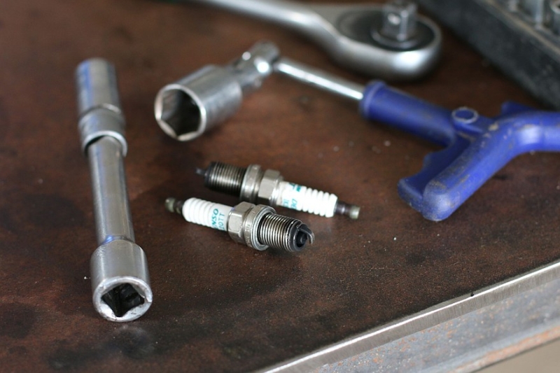 Дёргается, троит, потеет и не тормозит: почему осенью машина жалуется на здоровье