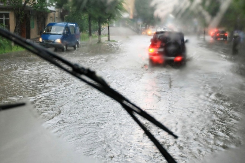 Дёргается, троит, потеет и не тормозит: почему осенью машина жалуется на здоровье