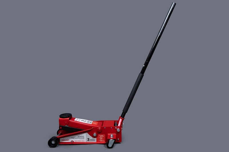 Главное – безопасность: как выбрать домкрат и как им правильно пользоваться