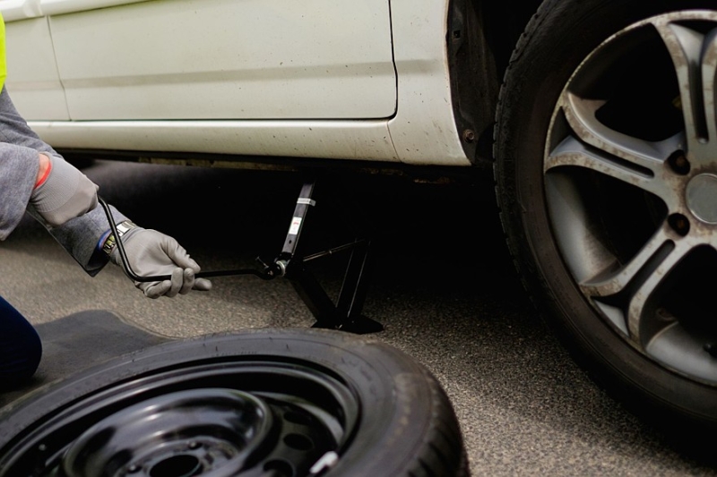 Главное – безопасность: как выбрать домкрат и как им правильно пользоваться