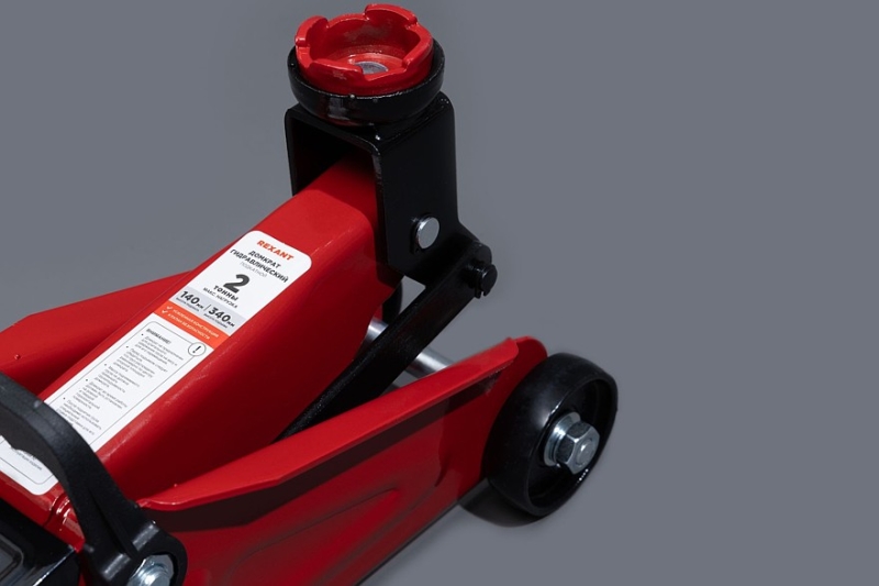 Главное – безопасность: как выбрать домкрат и как им правильно пользоваться