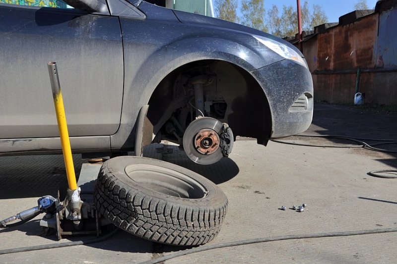 Главное – безопасность: как выбрать домкрат и как им правильно пользоваться
