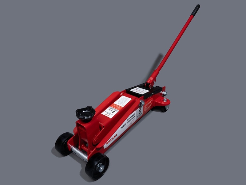 Главное – безопасность: как выбрать домкрат и как им правильно пользоваться