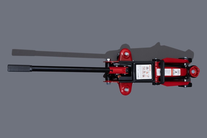 Главное – безопасность: как выбрать домкрат и как им правильно пользоваться