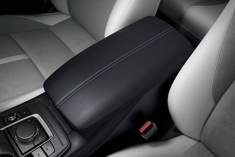 Mazda слегка освежила кроссовер CX-30 и заметно повысила цены