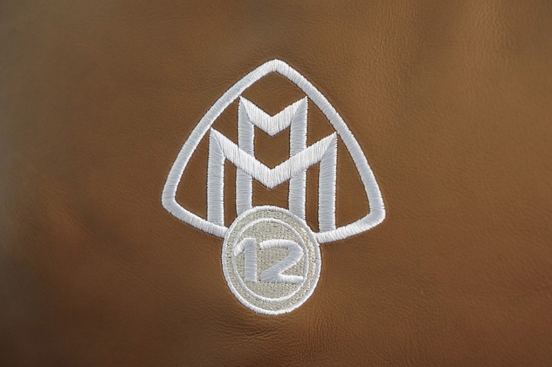 Mercedes-Maybach S-Class обзавёлся спецверсией V12 Edition с декором из золота