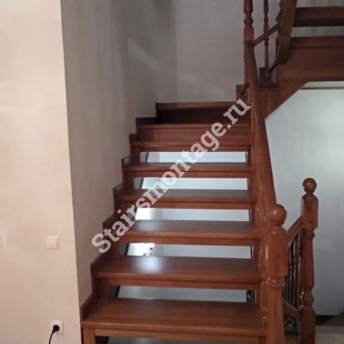 Этапы установки деревянной лестницы в частный дом: путь от проекта к совершенству